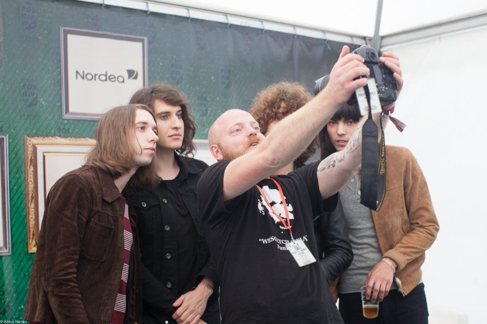 Selfie with Temples, Positivus