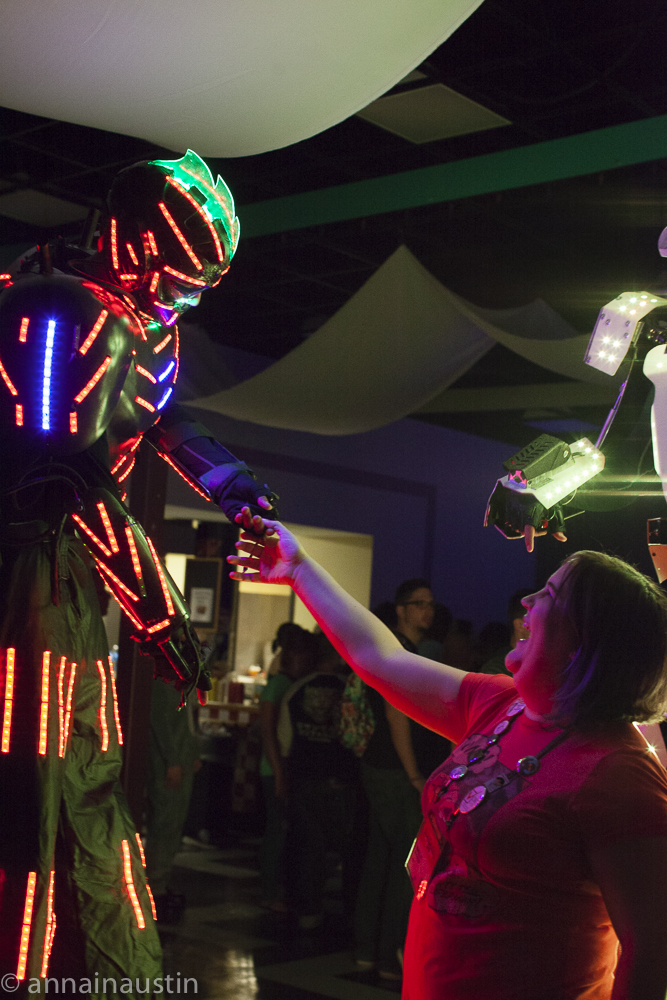 dancing-robots-at-the-closing-night-party-at-fantastic-fest-2016-austin-texas-1525
